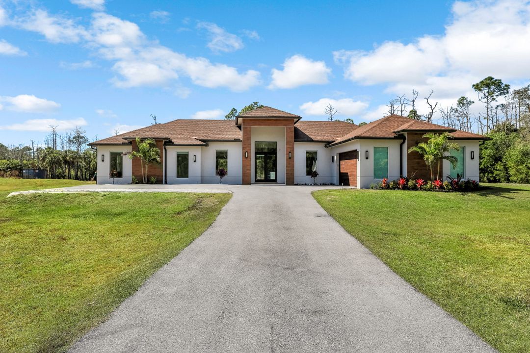 1899 Wilson Blvd N, Naples, FL 34120