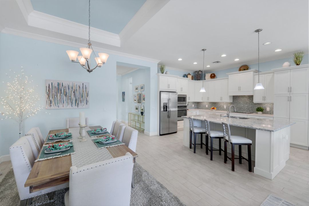 6475 Warwick Ave, Naples, FL 34113