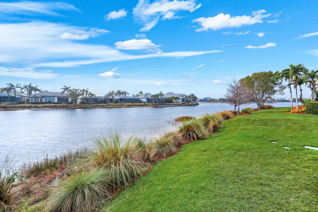 6475 Warwick Ave, Naples, FL 34113