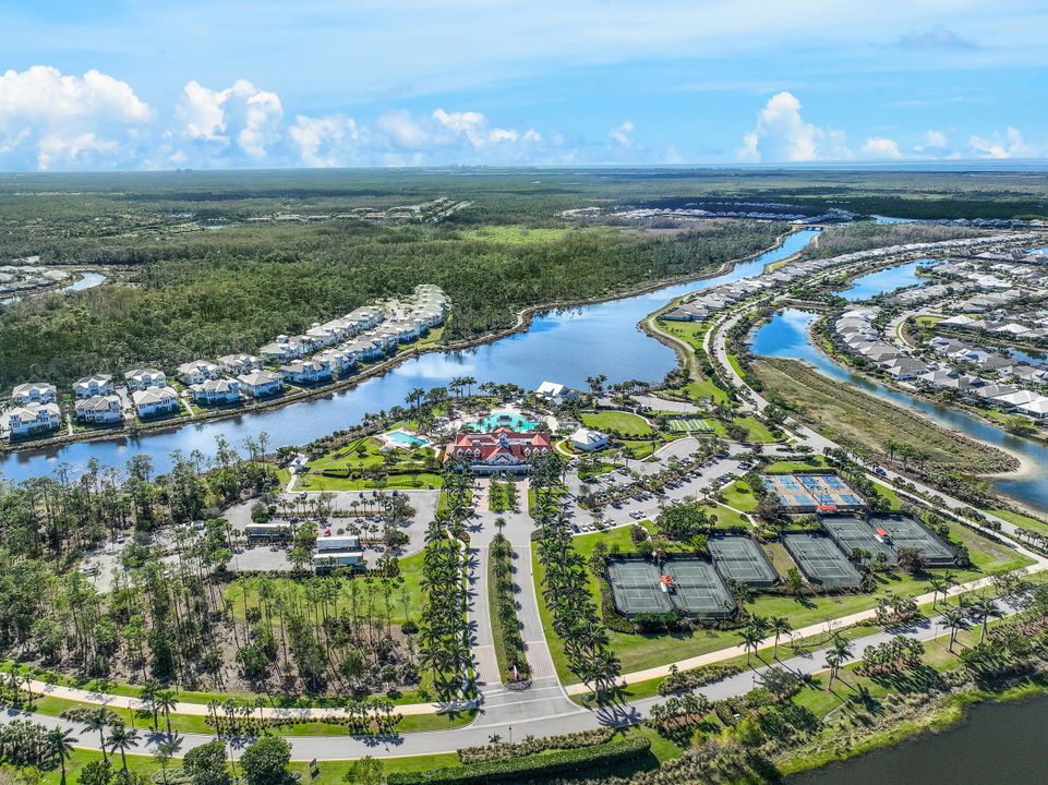 6475 Warwick Ave, Naples, FL 34113