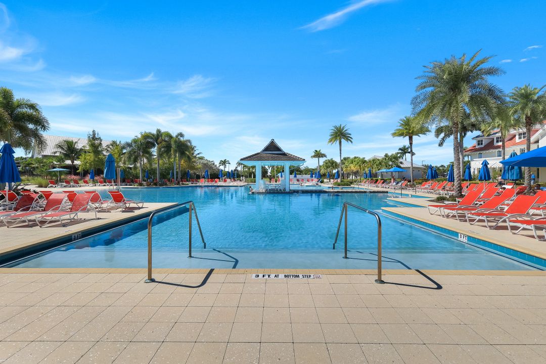 6475 Warwick Ave, Naples, FL 34113