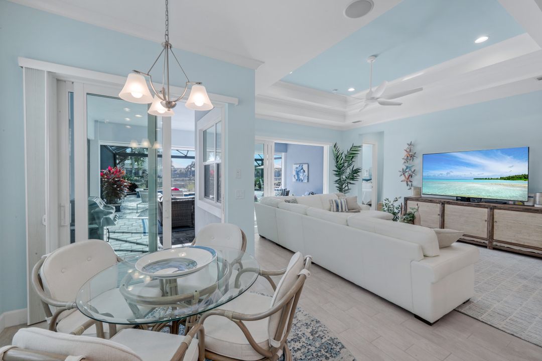 6475 Warwick Ave, Naples, FL 34113