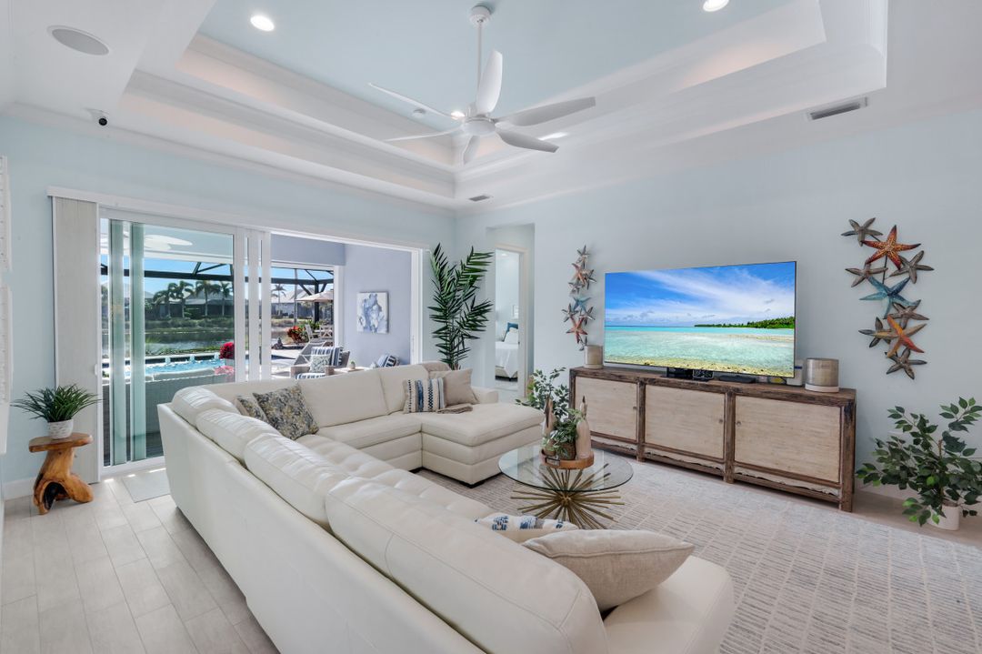 6475 Warwick Ave, Naples, FL 34113