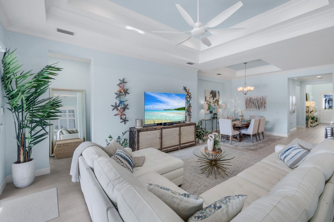 6475 Warwick Ave, Naples, FL 34113