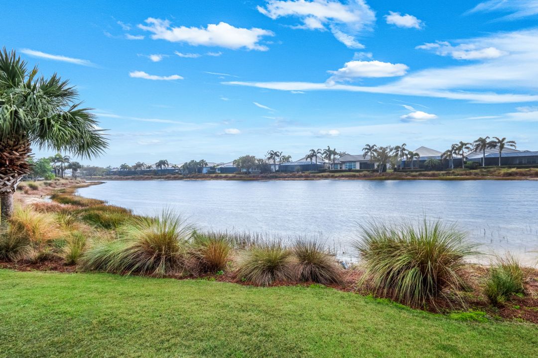 6475 Warwick Ave, Naples, FL 34113