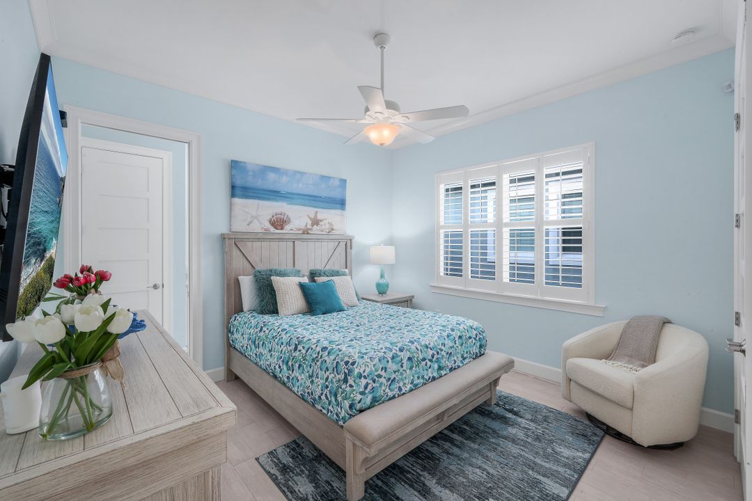 6475 Warwick Ave, Naples, FL 34113