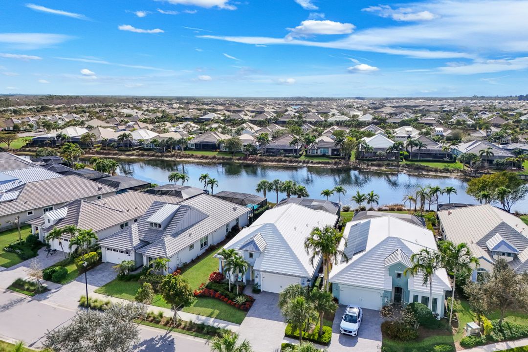 6475 Warwick Ave, Naples, FL 34113