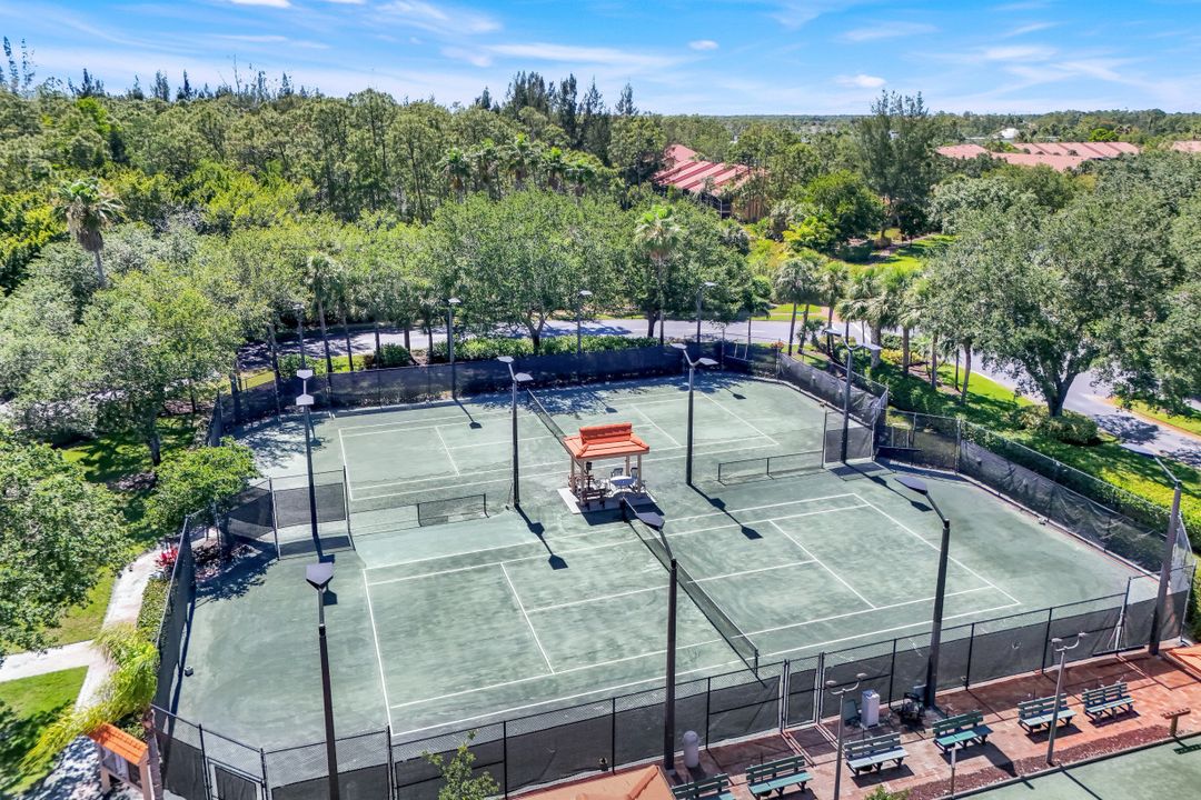 2055 Cascades Dr #4, Naples, FL 34112