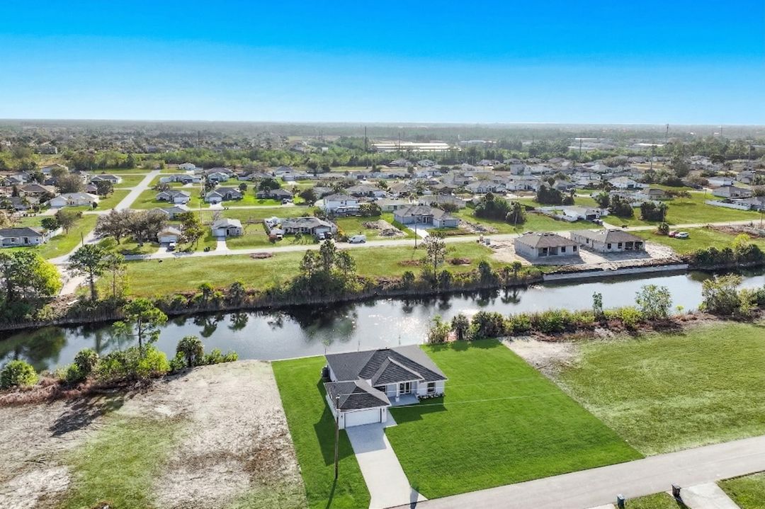 2823 NE 5th Pl, Cape Coral, FL 33909