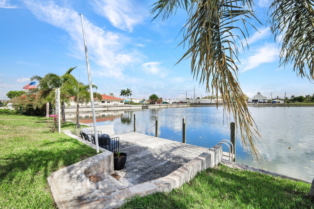17 SE 15th Ave, Cape Coral, FL 33990