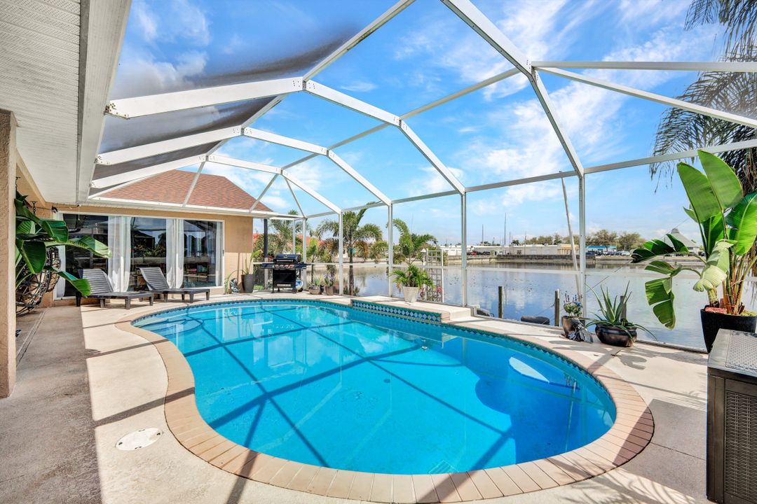17 SE 15th Ave, Cape Coral, FL 33990
