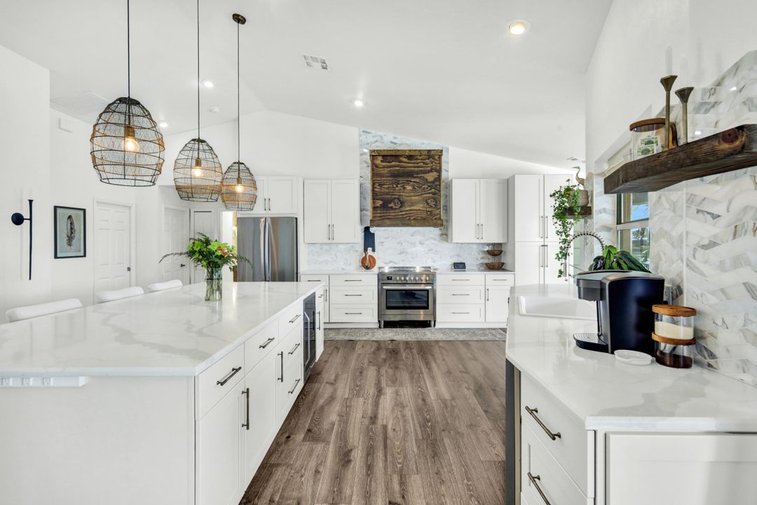 17 SE 15th Ave, Cape Coral, FL 33990