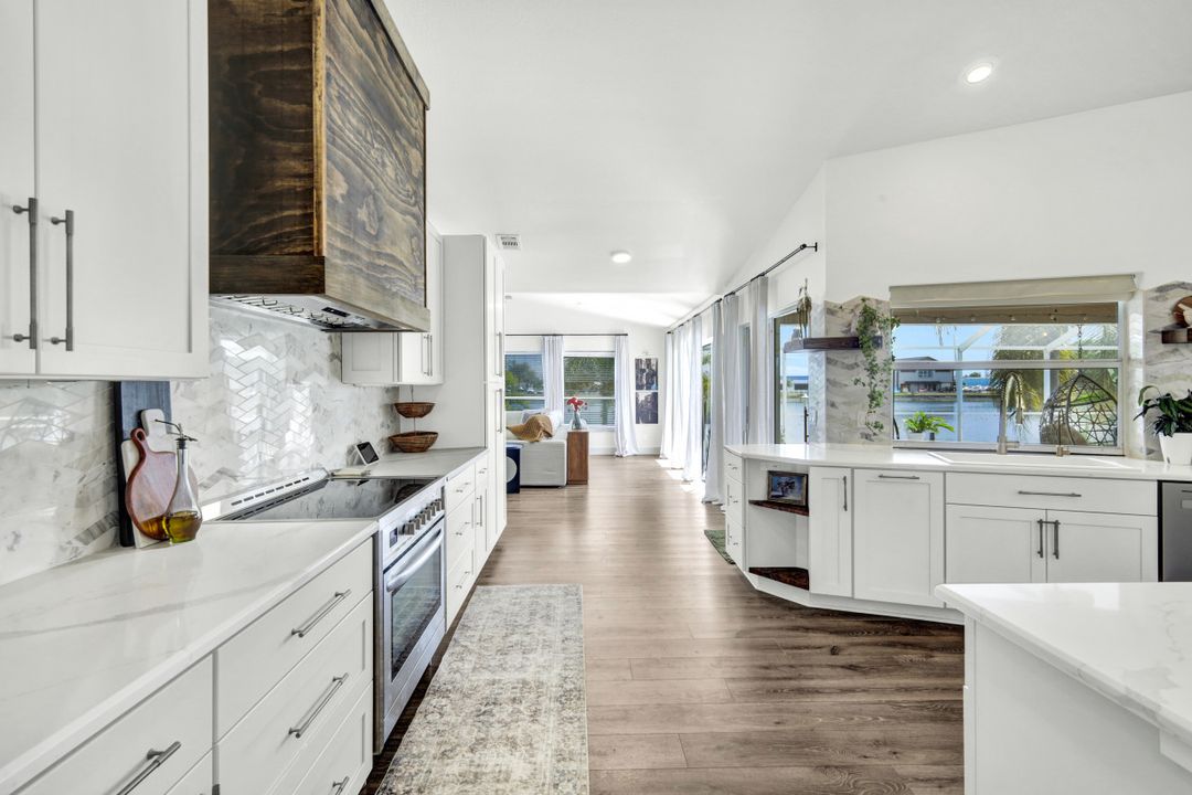 17 SE 15th Ave, Cape Coral, FL 33990