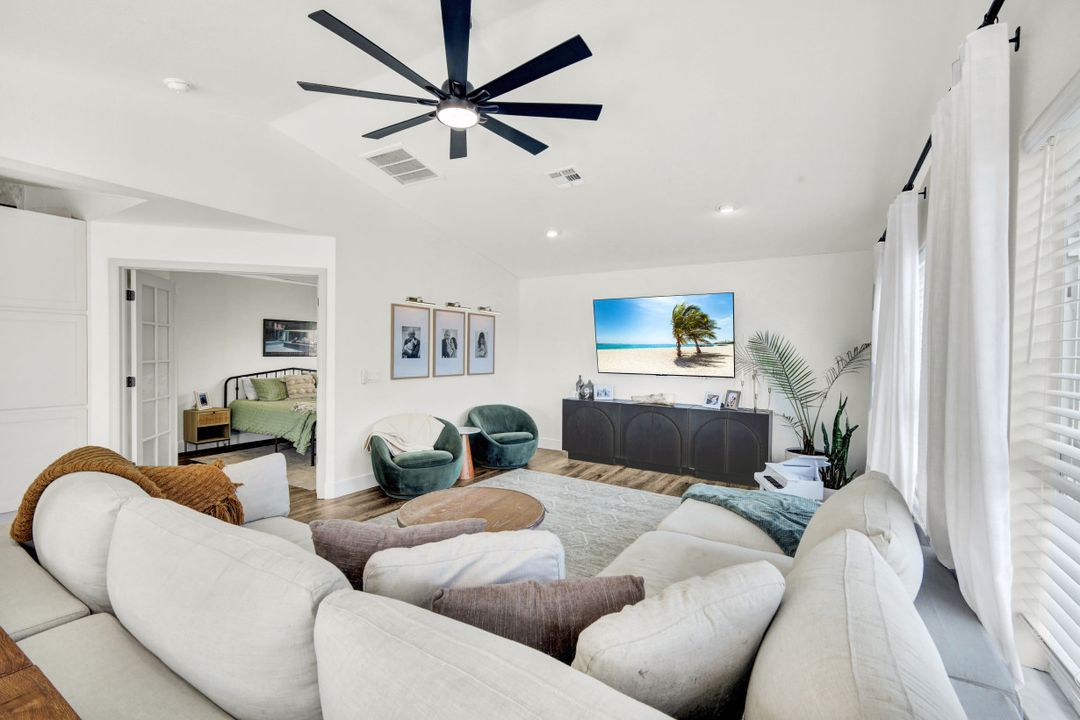 17 SE 15th Ave, Cape Coral, FL 33990