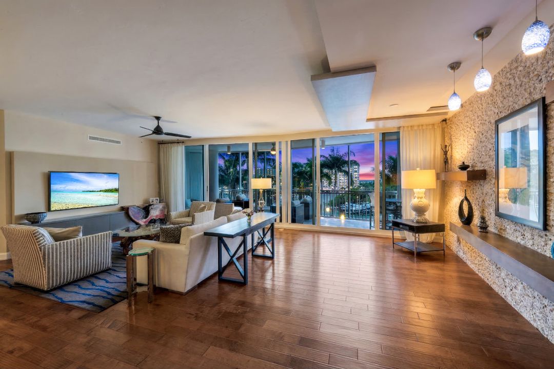 13675 Vanderbilt Dr #406, Naples, FL 34110