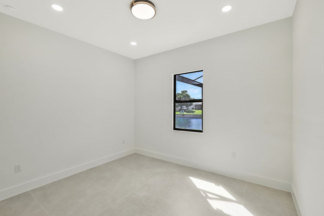 152 SW 28th St, Cape Coral, FL 33914