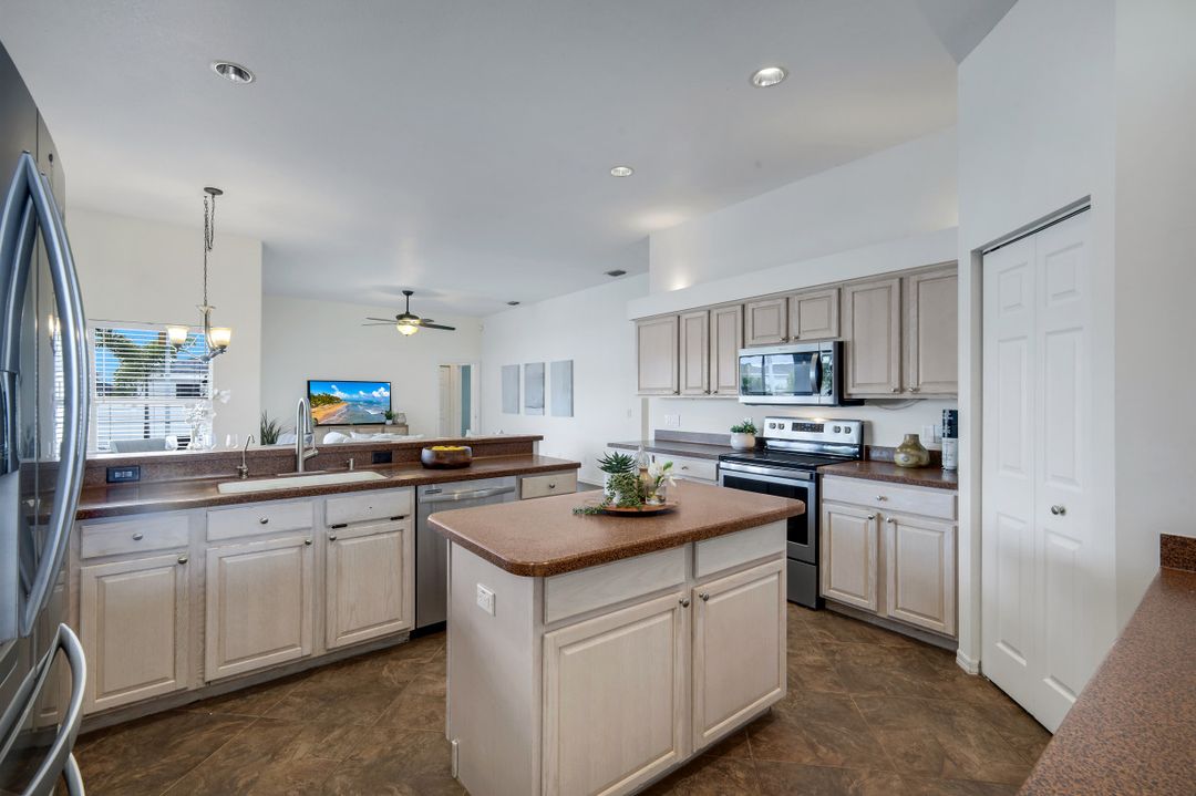 1728 NW 7th Ave, Cape Coral, FL 33993