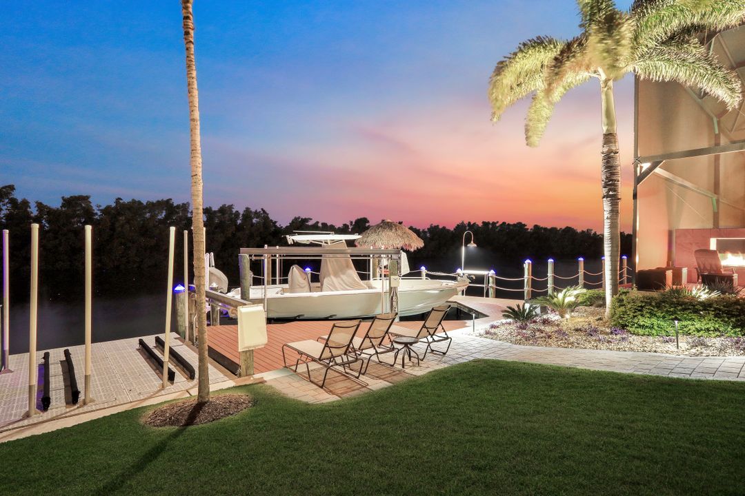 5703 Yardarm Ct, Cape Coral, FL 33914