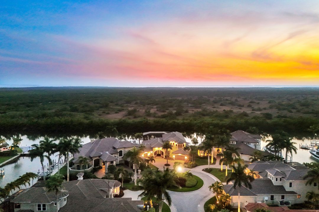 5703 Yardarm Ct, Cape Coral, FL 33914