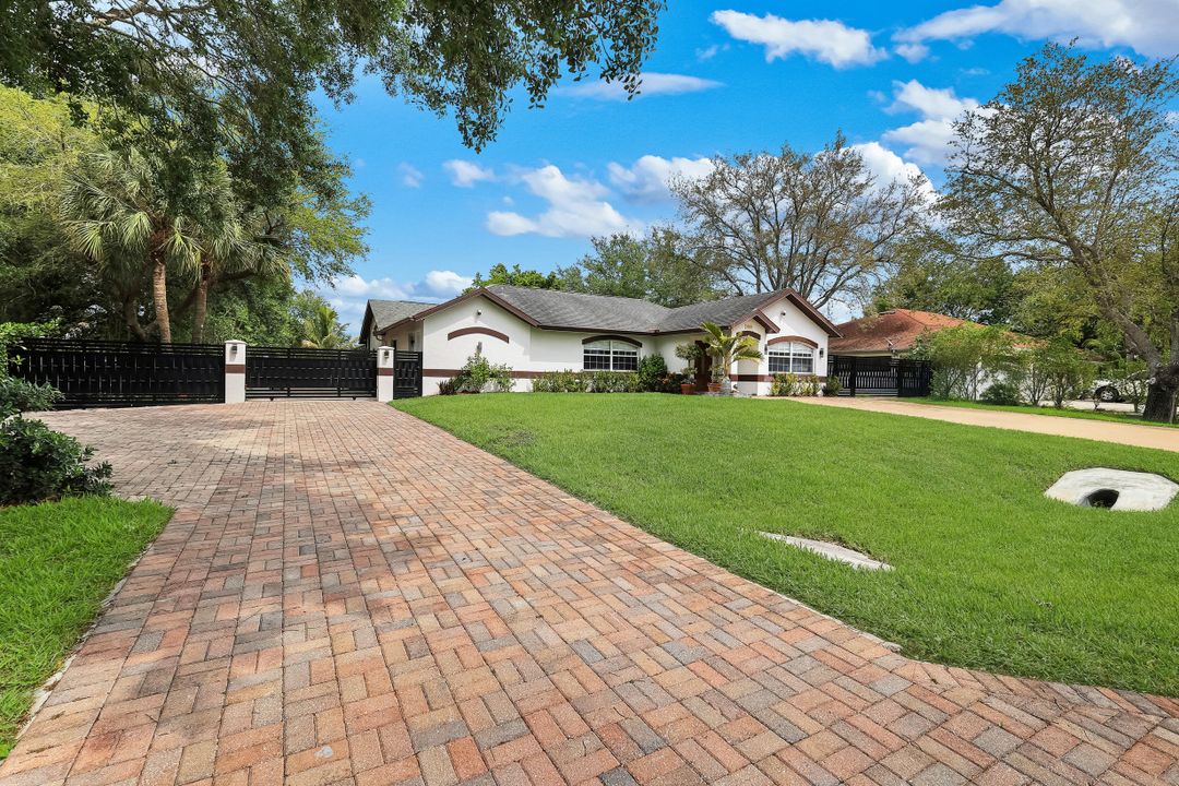 5140 17th Ct SW, Naples, FL 34116