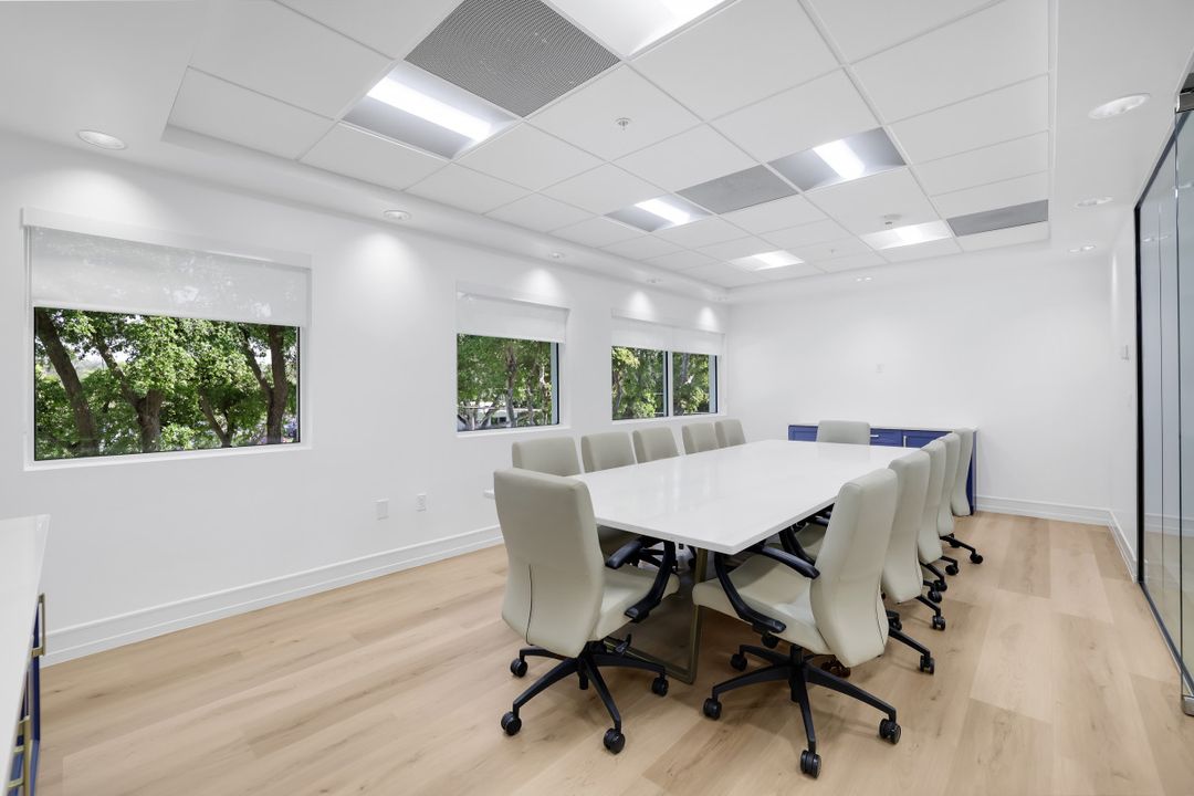 2390 Tamiami Trl N #212, Naples, FL 34103