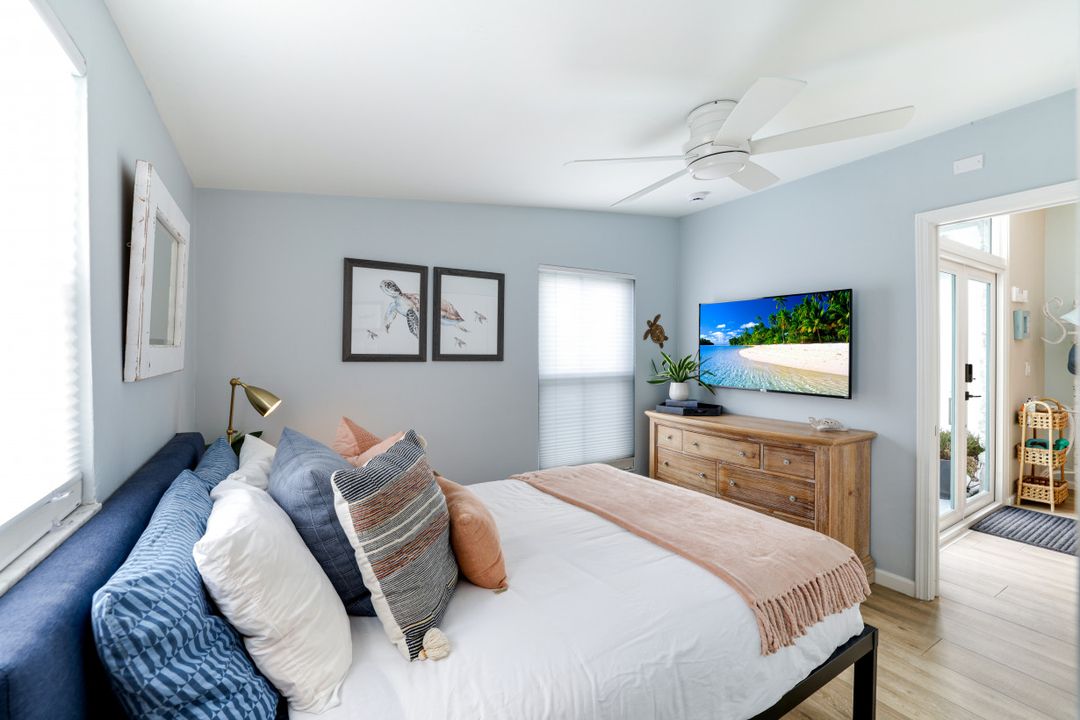 1971 Holiday Ln, Naples, FL 34104