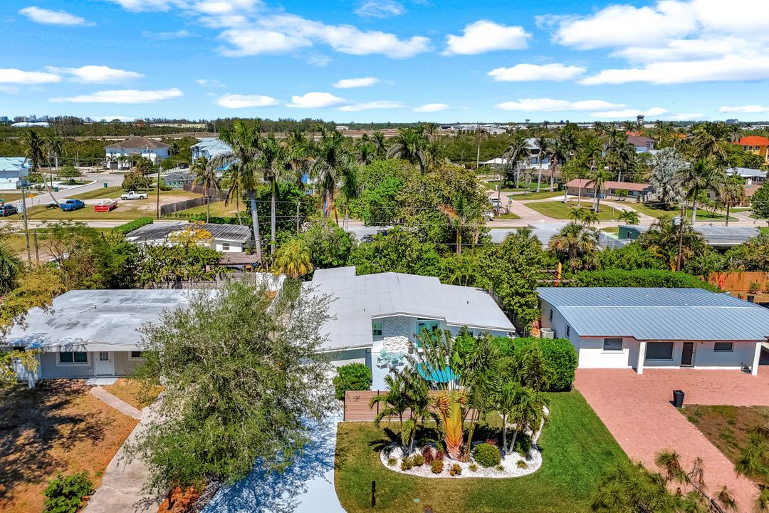 1971 Holiday Ln, Naples, FL 34104