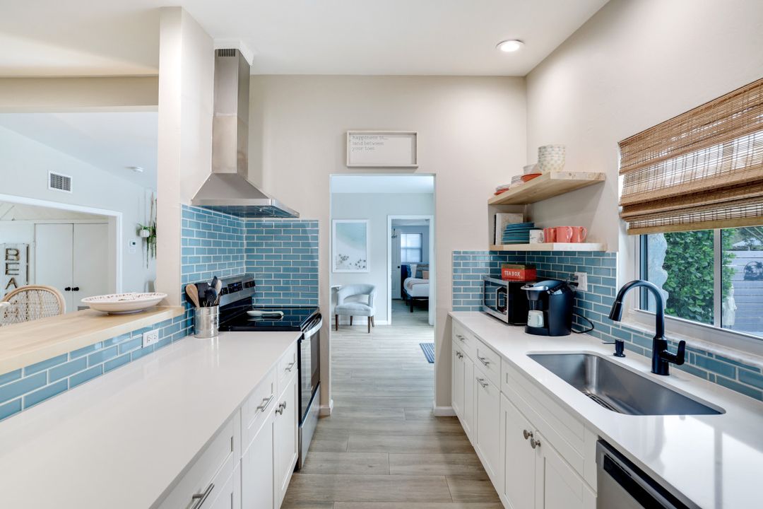 1971 Holiday Ln, Naples, FL 34104