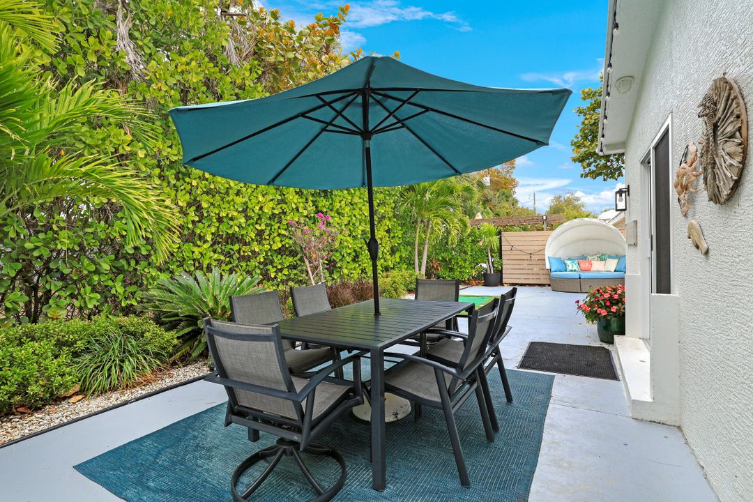 1971 Holiday Ln, Naples, FL 34104