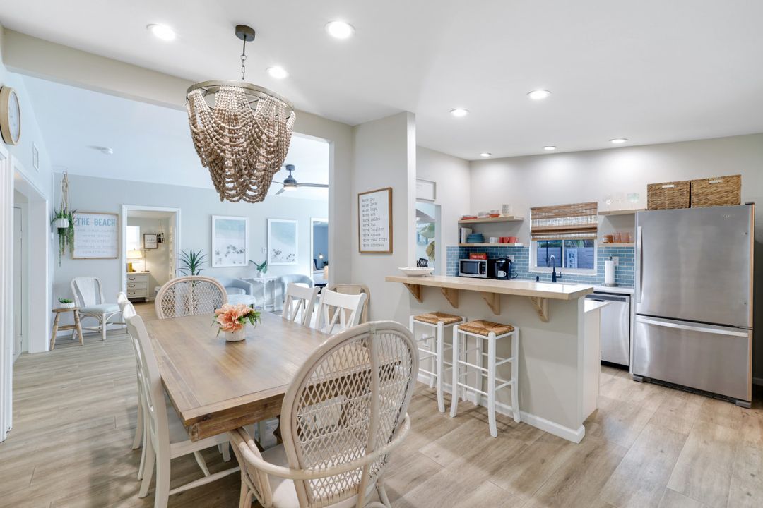 1971 Holiday Ln, Naples, FL 34104