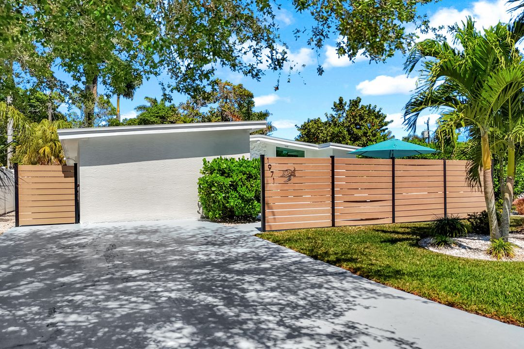 1971 Holiday Ln, Naples, FL 34104