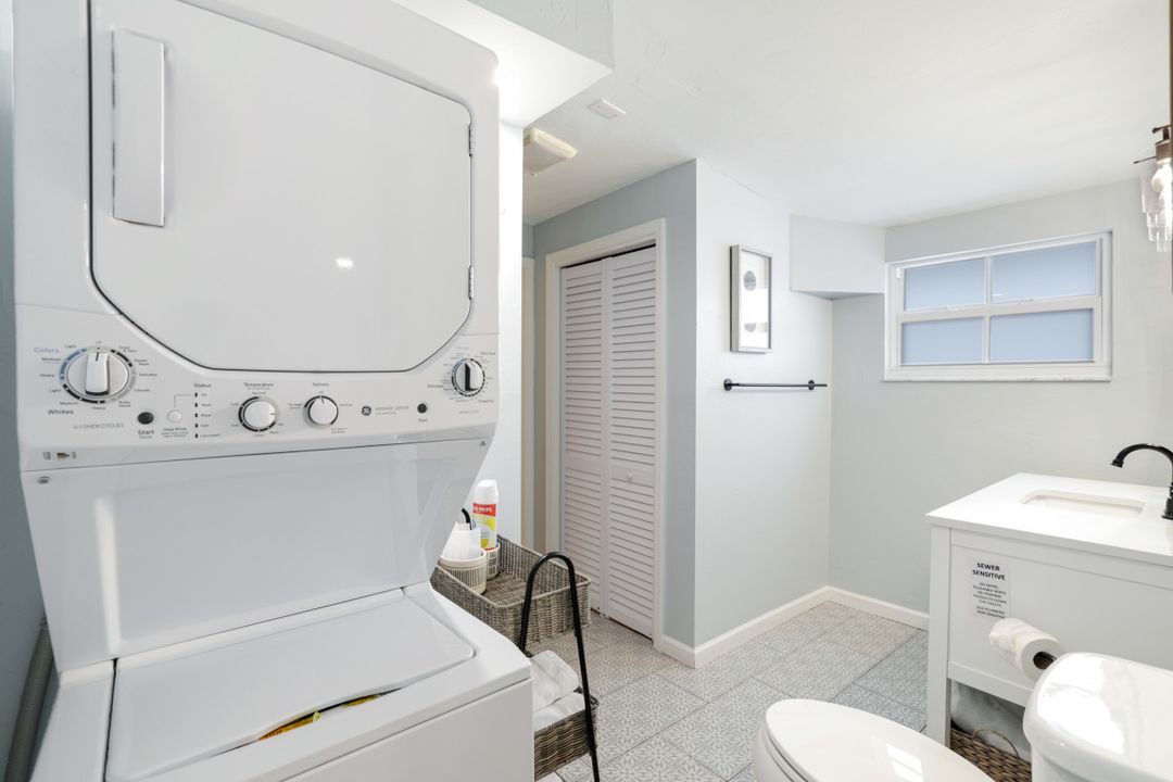 1971 Holiday Ln, Naples, FL 34104