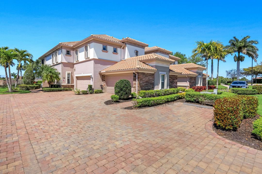 8835 Nautical Landing Cir #201, Naples, FL 34120