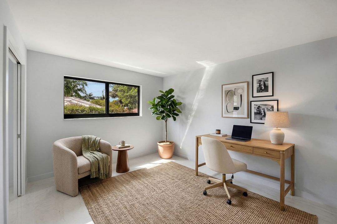 788 Park Shore Dr #E20, Naples, FL 34103