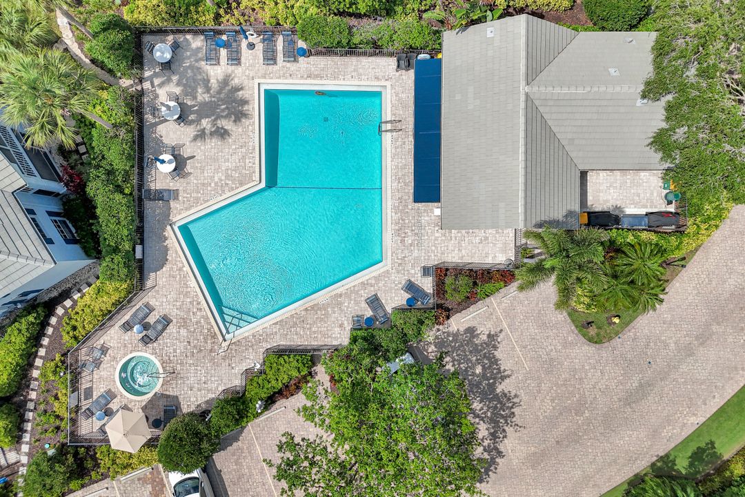 7092 Barrington Cir #102, Naples, FL 34108