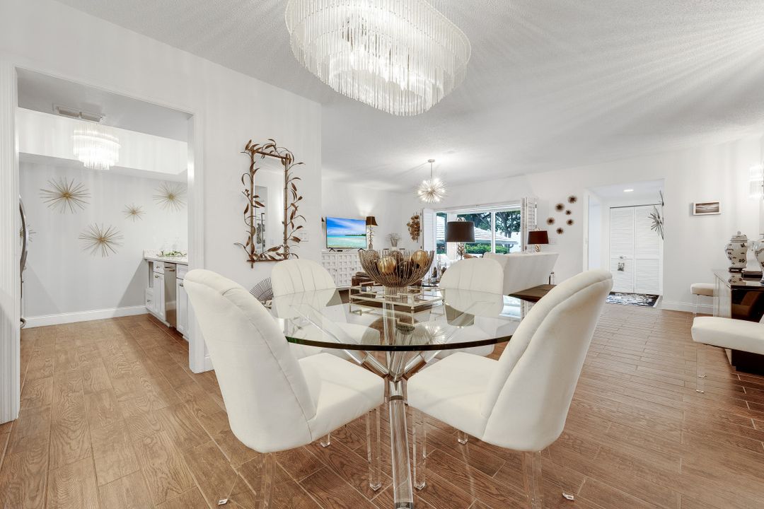 5817 Glencove Dr #402, Naples, FL 34108