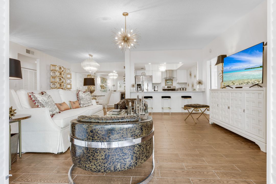 5817 Glencove Dr #402, Naples, FL 34108