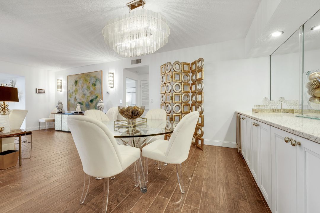 5817 Glencove Dr #402, Naples, FL 34108