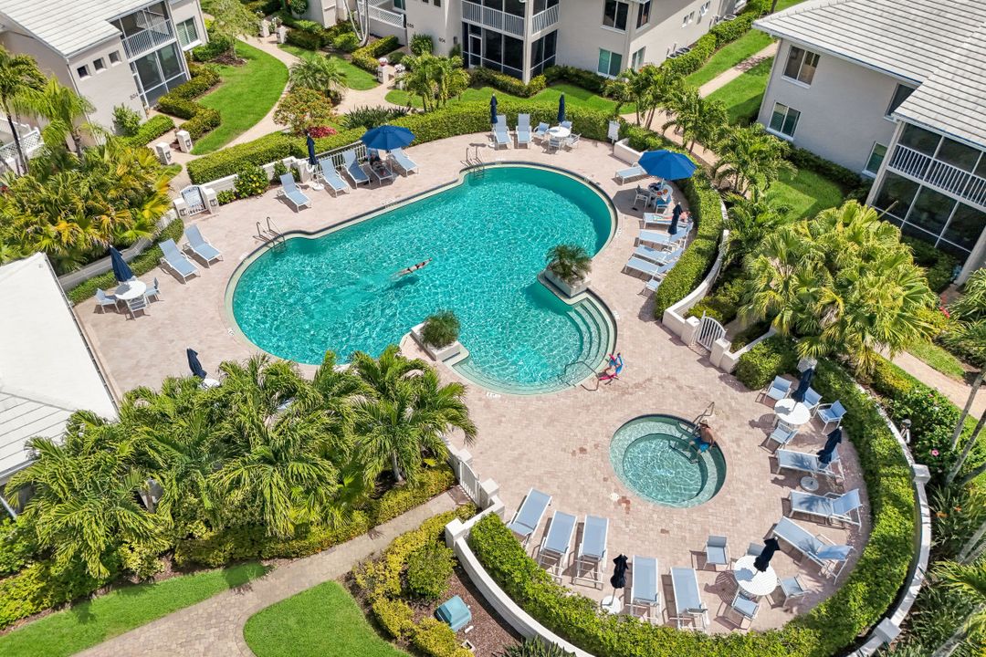 5817 Glencove Dr #402, Naples, FL 34108