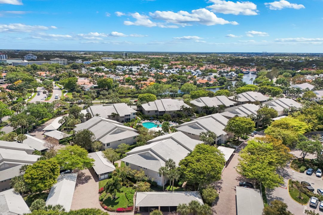 5817 Glencove Dr #402, Naples, FL 34108