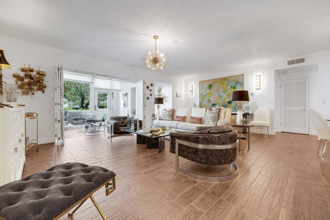 5817 Glencove Dr #402, Naples, FL 34108