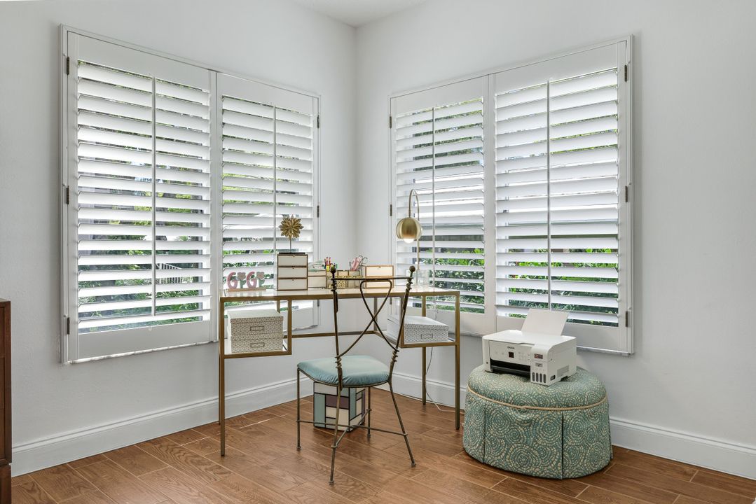 5817 Glencove Dr #402, Naples, FL 34108