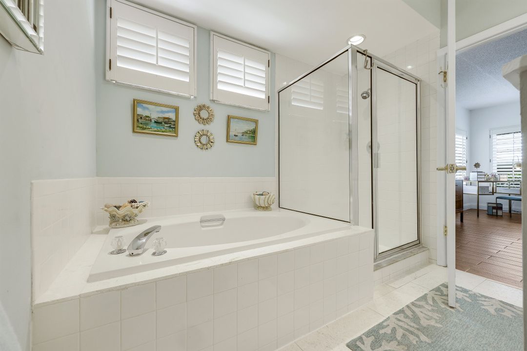 5817 Glencove Dr #402, Naples, FL 34108