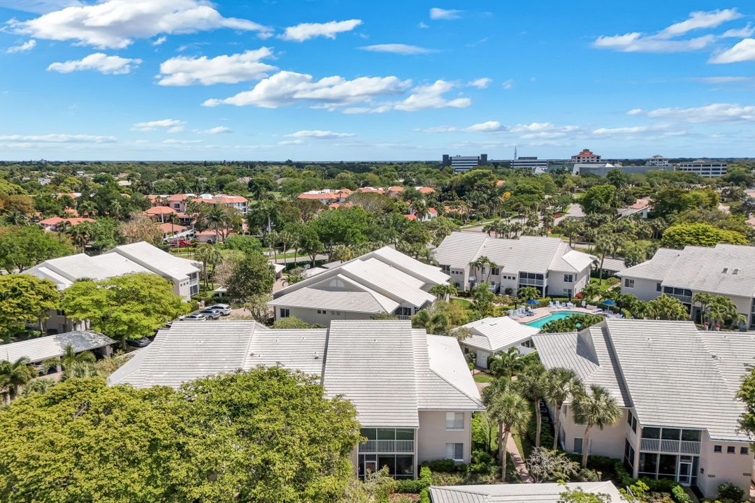 5817 Glencove Dr #402, Naples, FL 34108