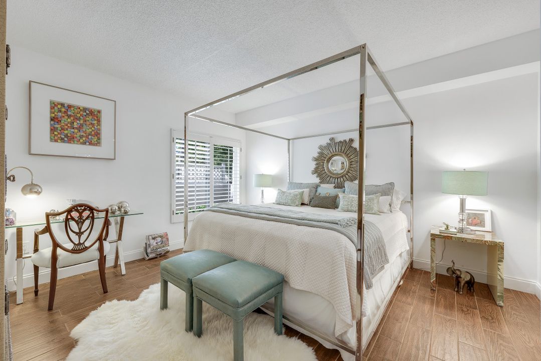 5817 Glencove Dr #402, Naples, FL 34108