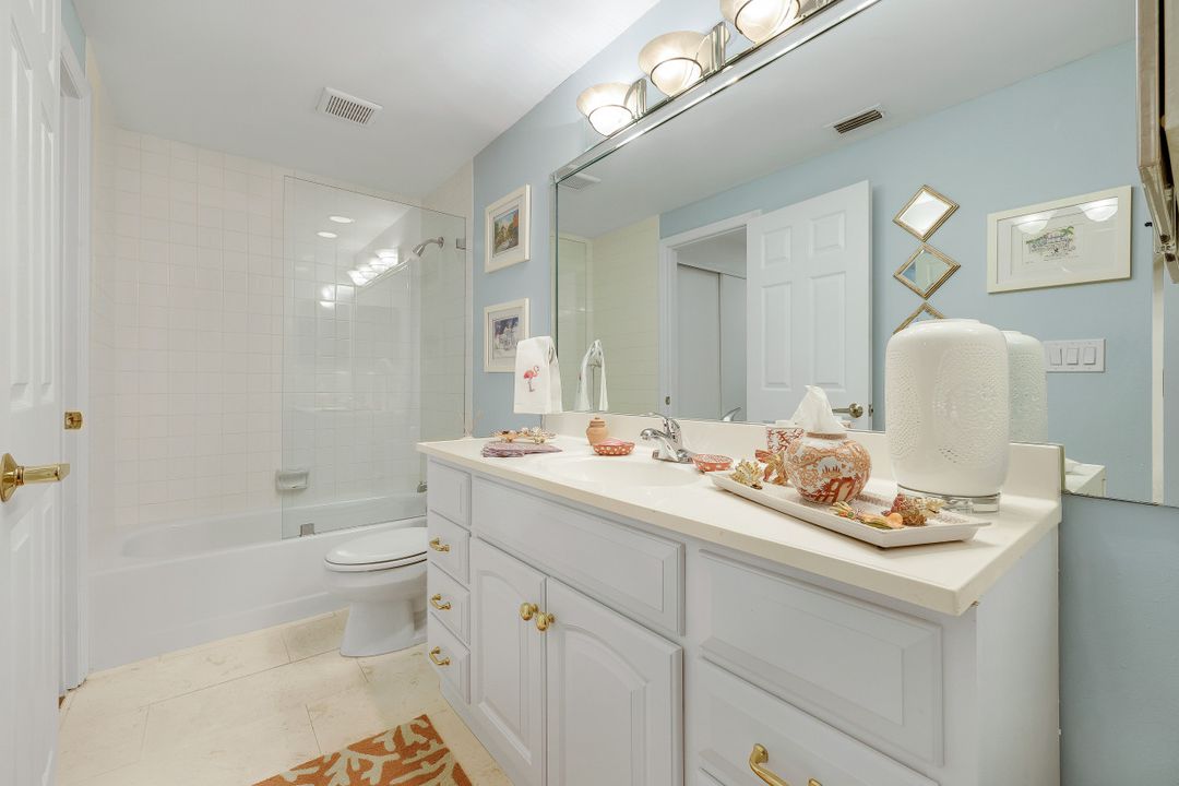 5817 Glencove Dr #402, Naples, FL 34108