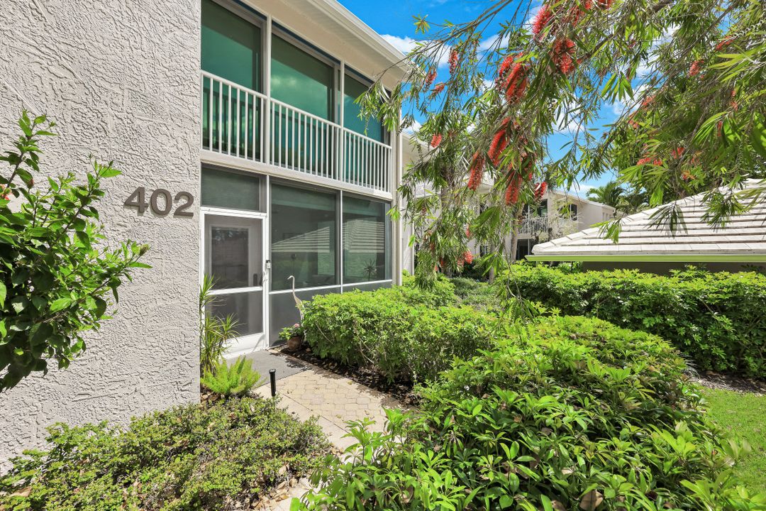 5817 Glencove Dr #402, Naples, FL 34108