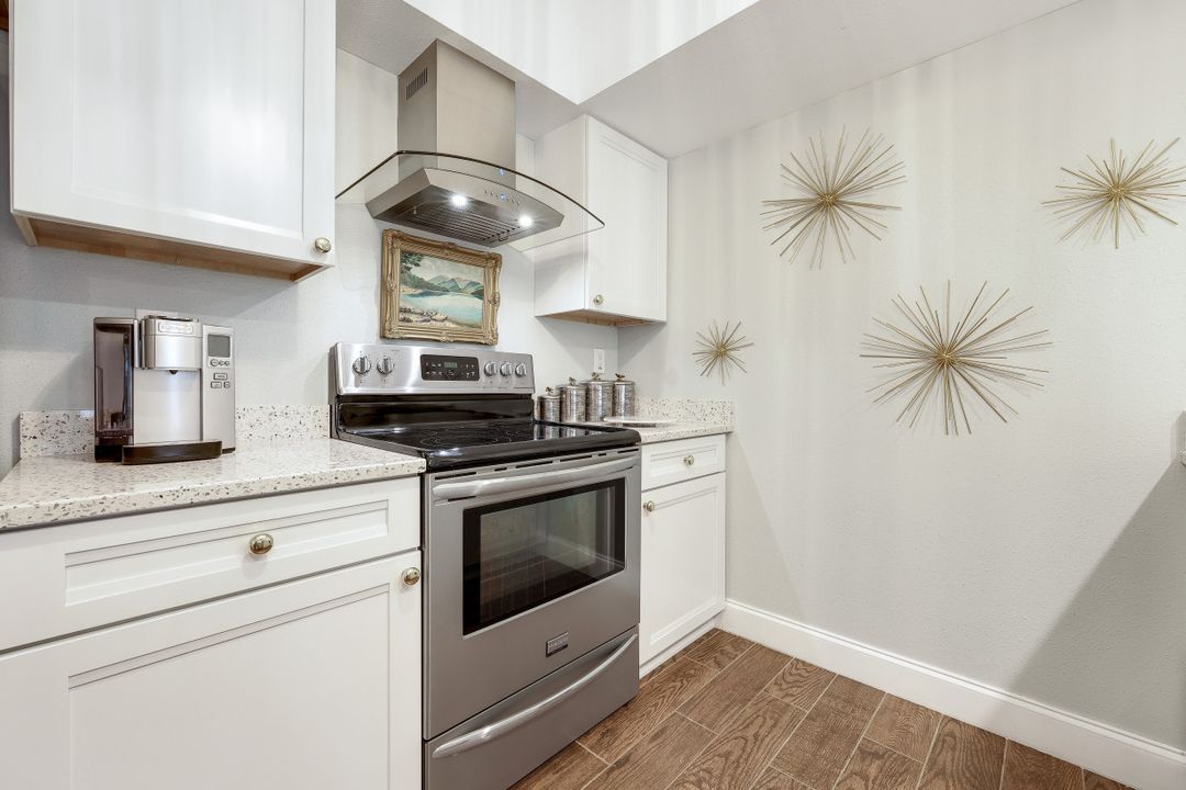 5817 Glencove Dr #402, Naples, FL 34108