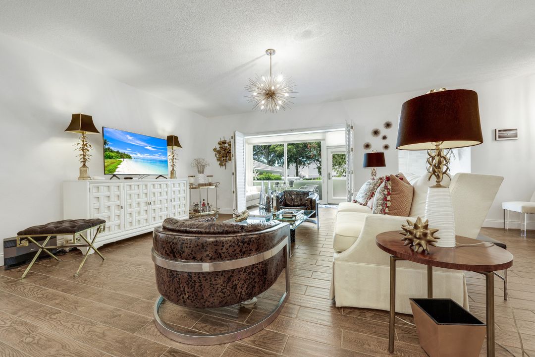 5817 Glencove Dr #402, Naples, FL 34108