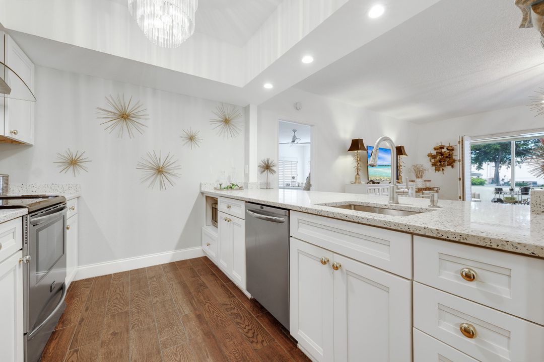 5817 Glencove Dr #402, Naples, FL 34108